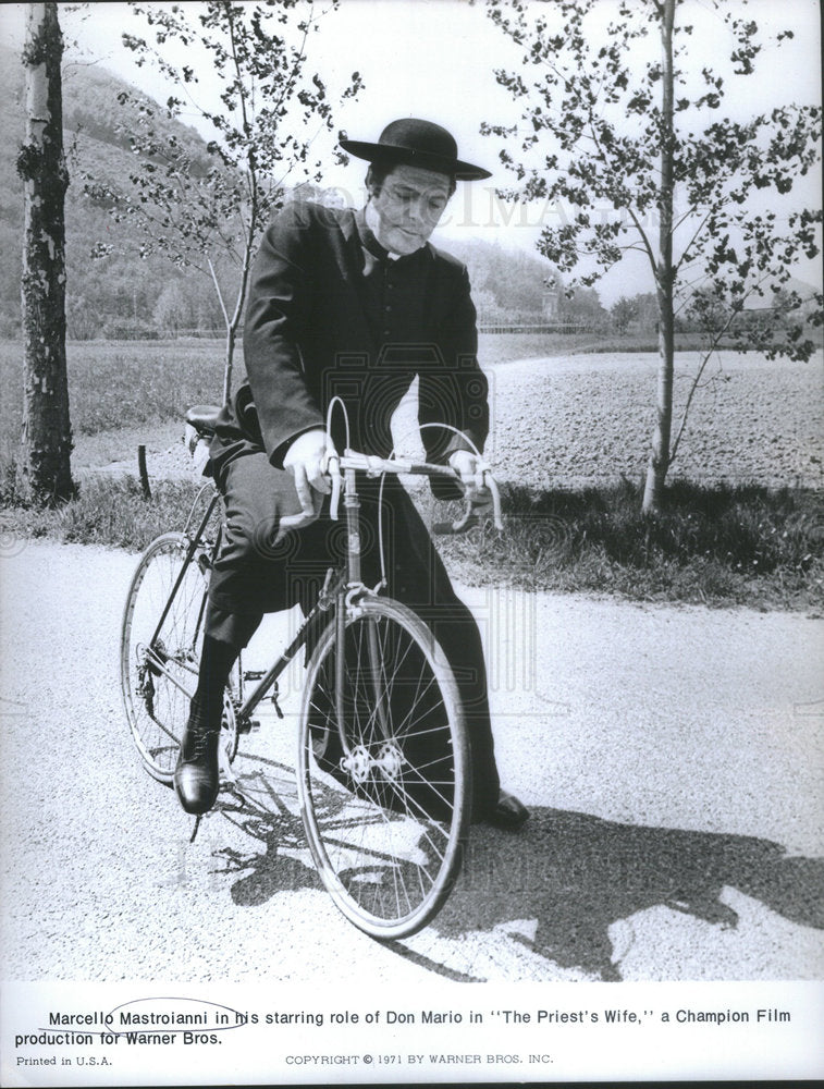 1971 Marcello Mastroianni Actor Don Mario Priest's Wife - Historic Images