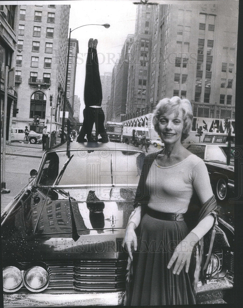 1971 Press Photo Rena Ettlinger Gym Owner Bill Oehlsen Manager - Historic Images