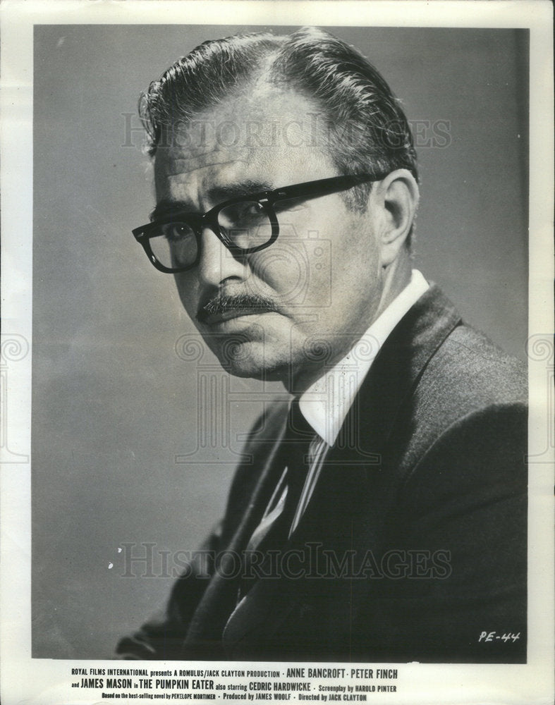 1964 Press Photo The Pumpkin Eater Film Actor Mason Character Portrait - Historic Images