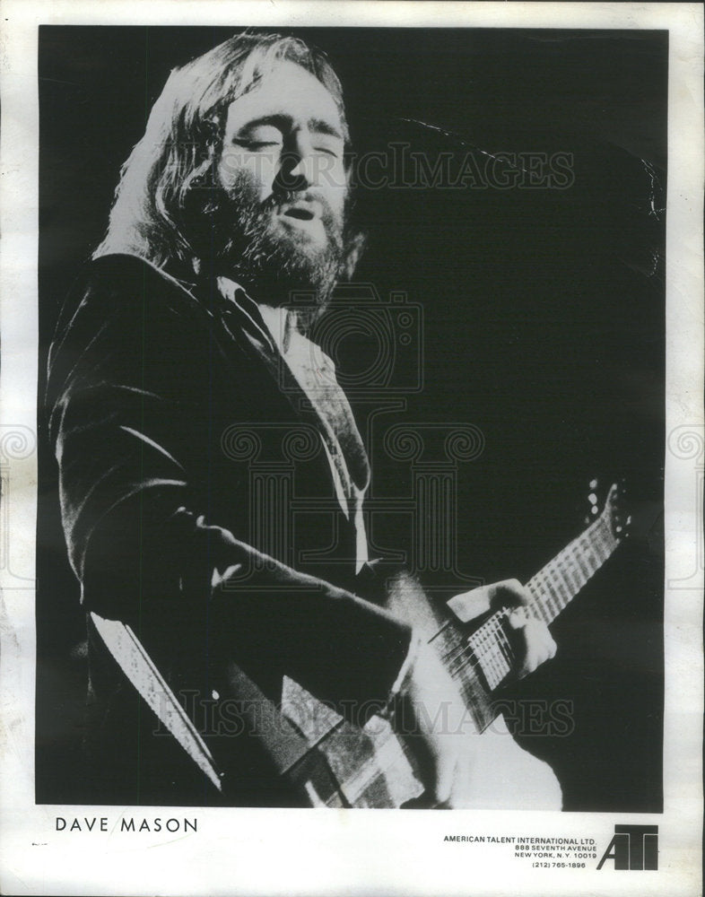 1972 Musician Dave Mason Playing Guitar - Historic Images