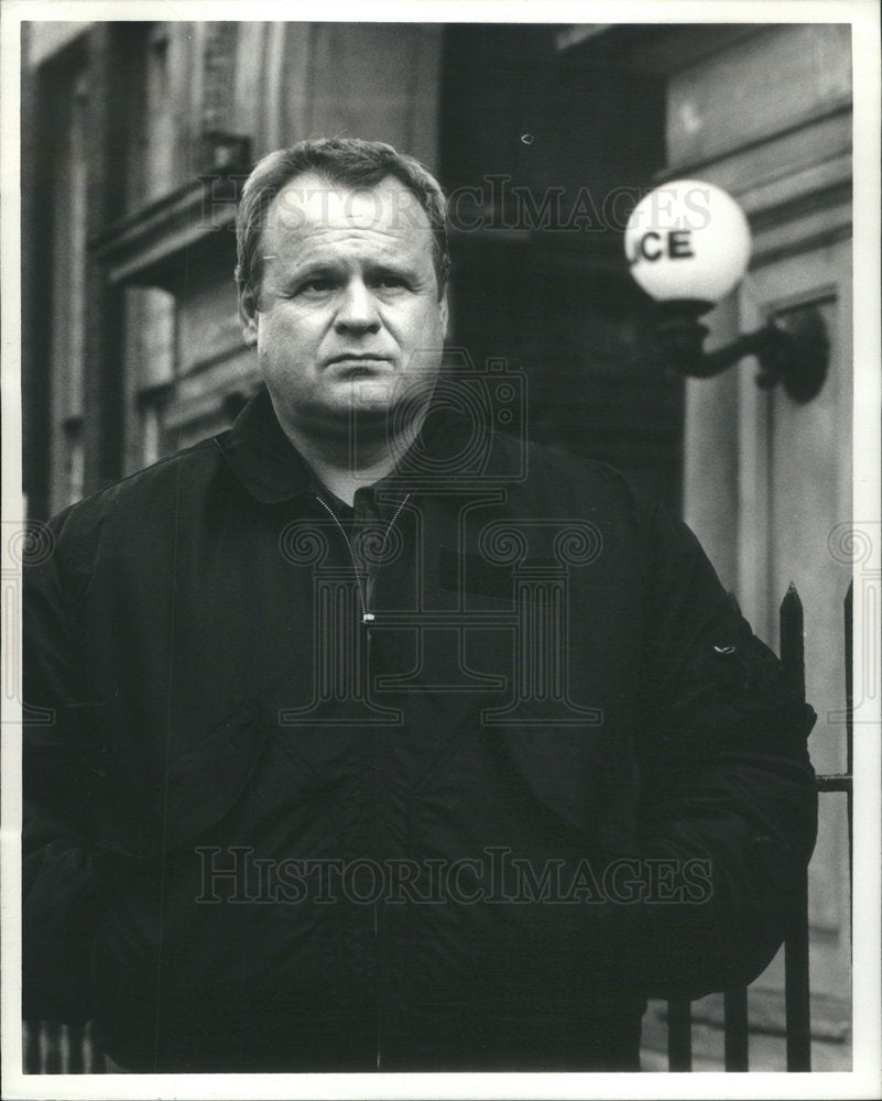 1996 Press Photo George Dzundza "What She Doesn't Know" - RSC81675 - Historic Images