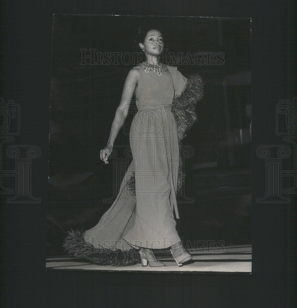 1970 MRS. BENJAMIN C. DUSTER MODEL - Historic Images