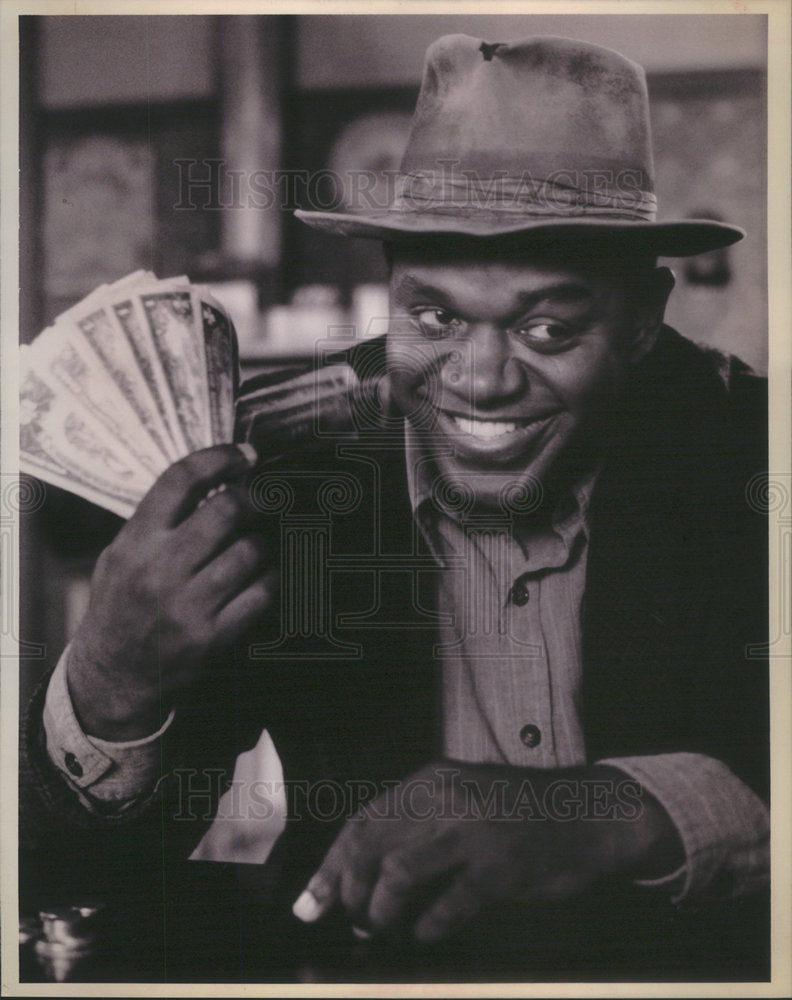 PRESS PHOTO CHARLES DUTTON AMERICAN ACTOR DIRECTOR - Historic Images