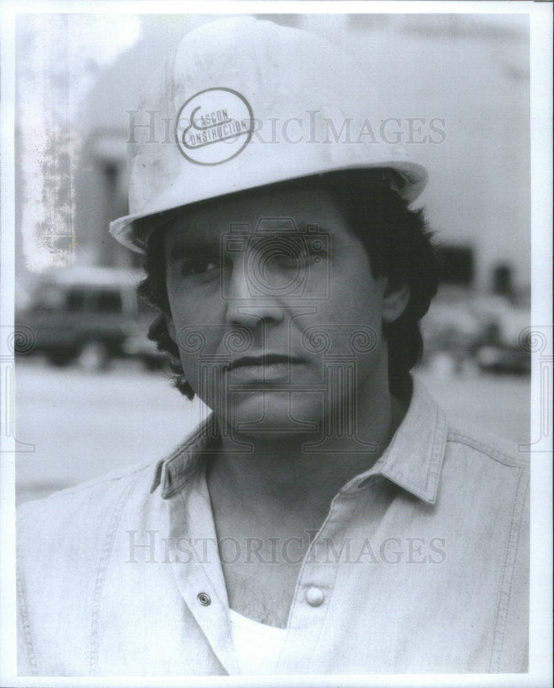 1986 Press Photo ERIK ESTRADA AMERICAN POLICE OFFICER ACTOR - Historic Images