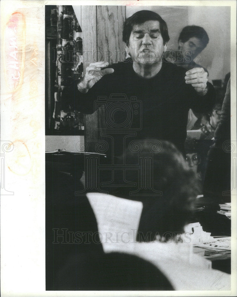 1983 Press Photo George Esteves Conductor Director Chicago Chamber Choir - Historic Images