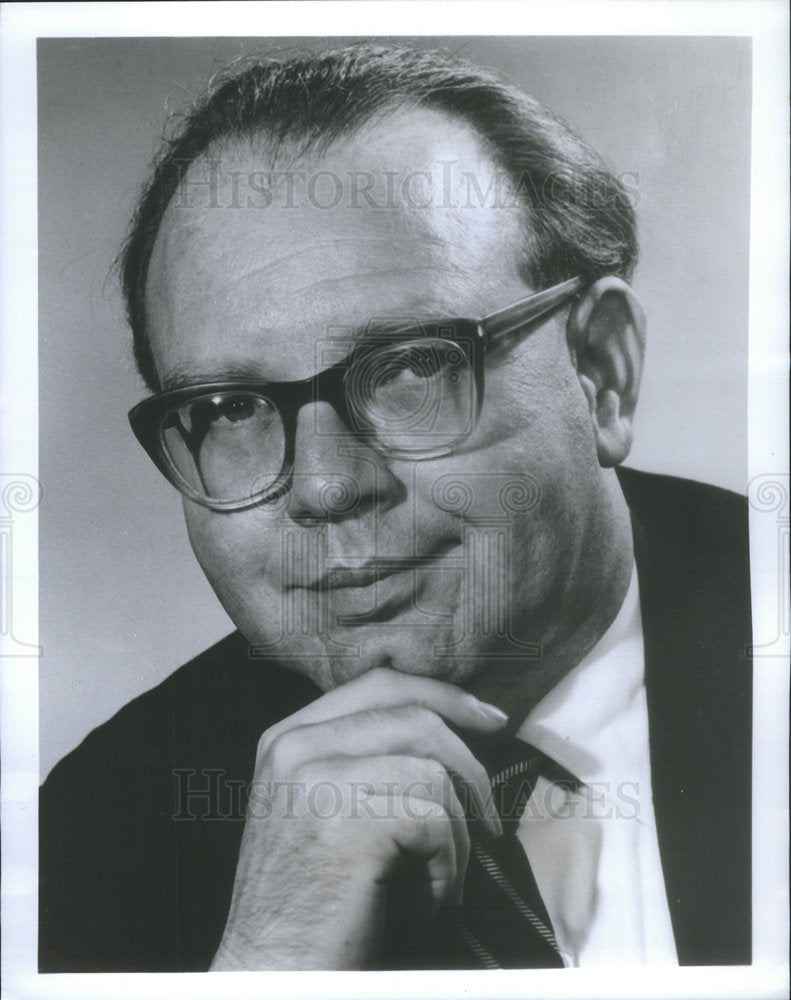 1969 Press Photo Martin Esslin Author of &quot;The Theater of Absurd.&quot; - RSC81841 - Historic Images