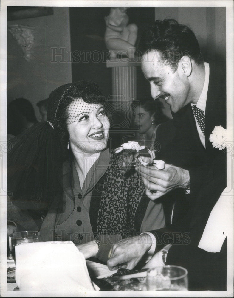 1949 Press Photo Lucia Evangelista Opera Singer Ray Caruso Singing Host