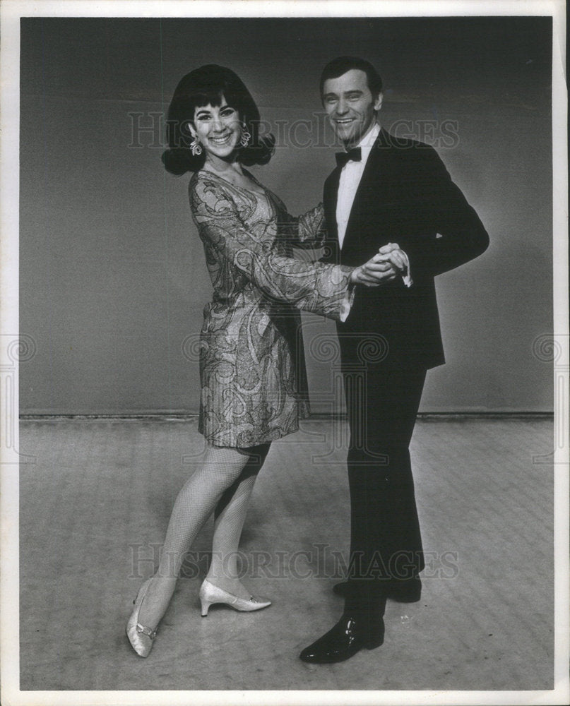 1968 Singing Stars Kathy Carter and Mark Evans Skatin' Happy - Historic Images