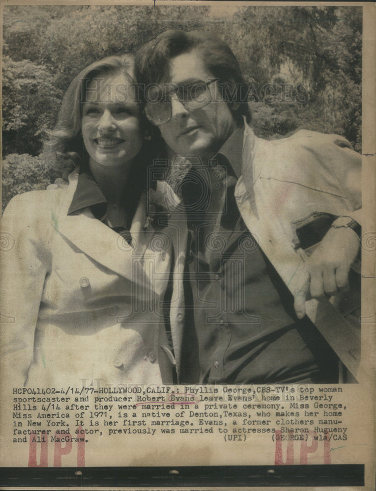 1977 Press Photo Phyllis George Sportscaster Robert Evans Wed - Historic Images