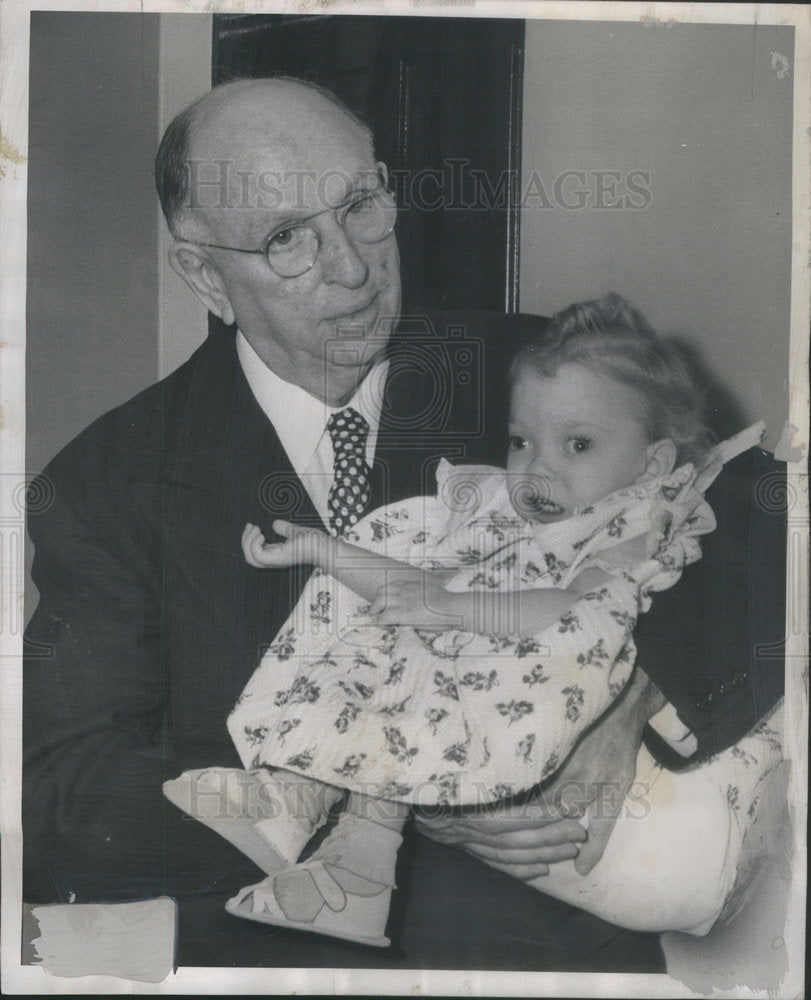 1954 Donna Matthews, Paralyzed Child, And Dr. W. E. Carnahan - Historic Images