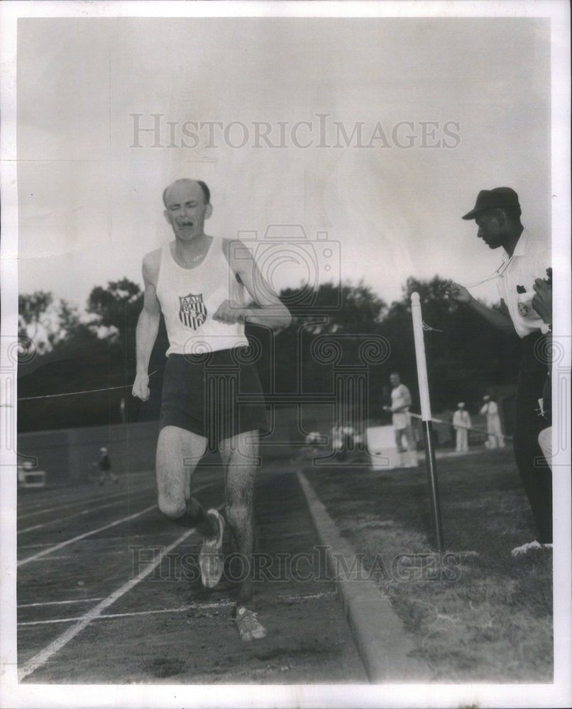 1962 Press Photo Peter McArdle Wins 10,000 Meter Race - Historic Images