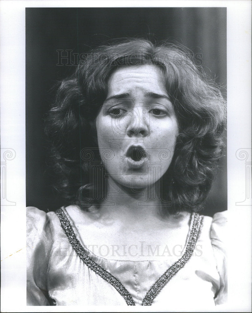 Press Photo Susan Evans &quot;Getting Together With Shakespeare&quot; - Historic Images