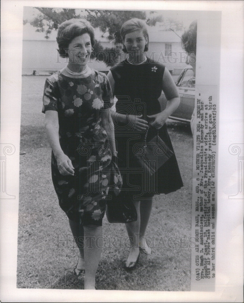 1963 Press Photo Mrs. Hugh Auchincloss Jacqueline Kennedy Mother - Historic Images