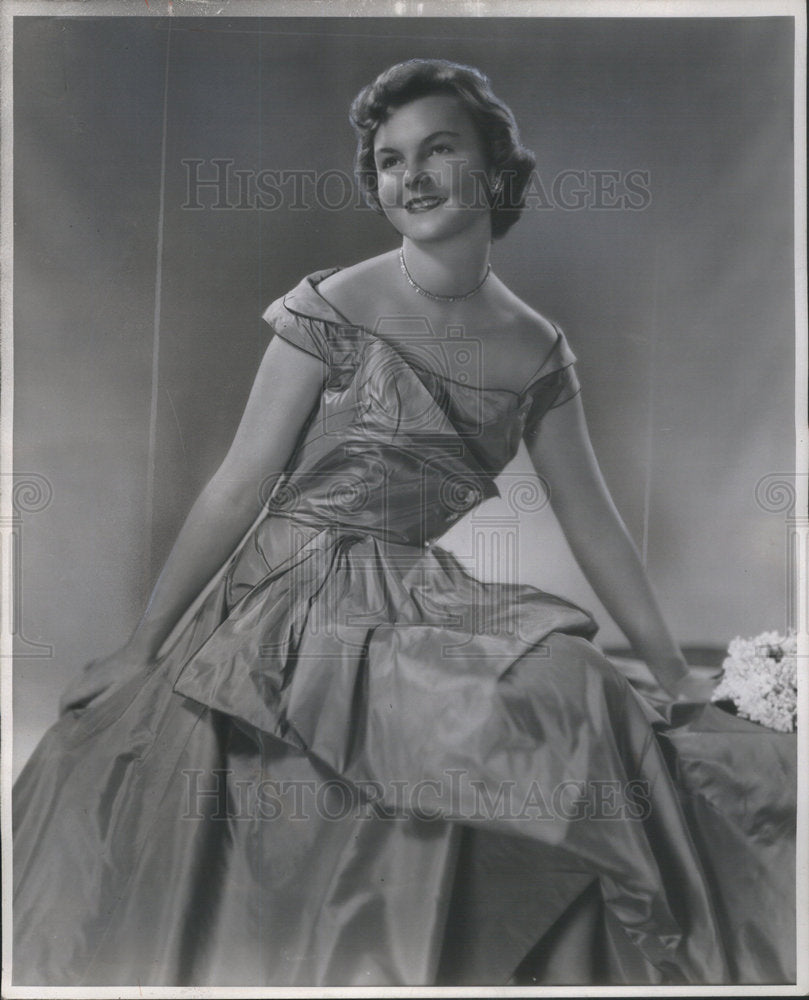 1952 Press Photo Shelley Morris Feminine Ball Gowns - Historic Images