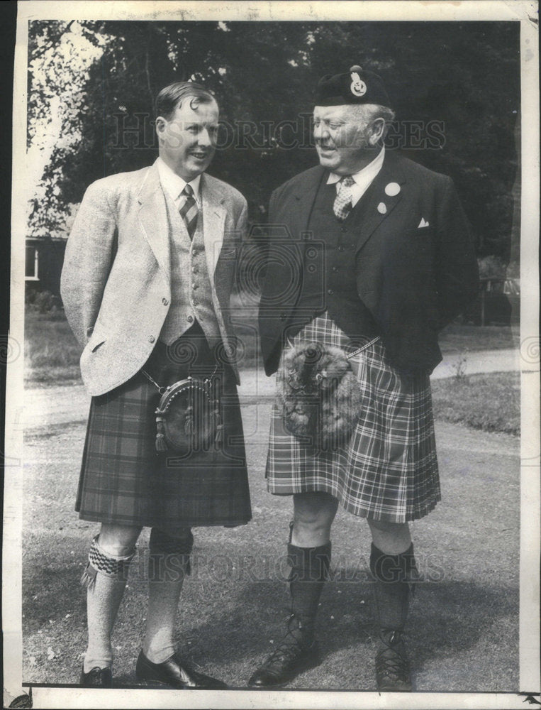 1964 The Mackintosh of Mackintash Confers with Hughston Mcbain - Historic Images