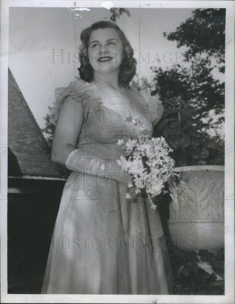 PRESS PHOTO MRS. BETTY LOU MCNABB - Historic Images