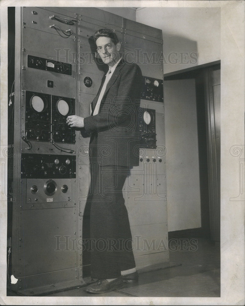 1946 Press Photo Retired Navy Captain Bill Eddy  Director WBKB - Historic Images