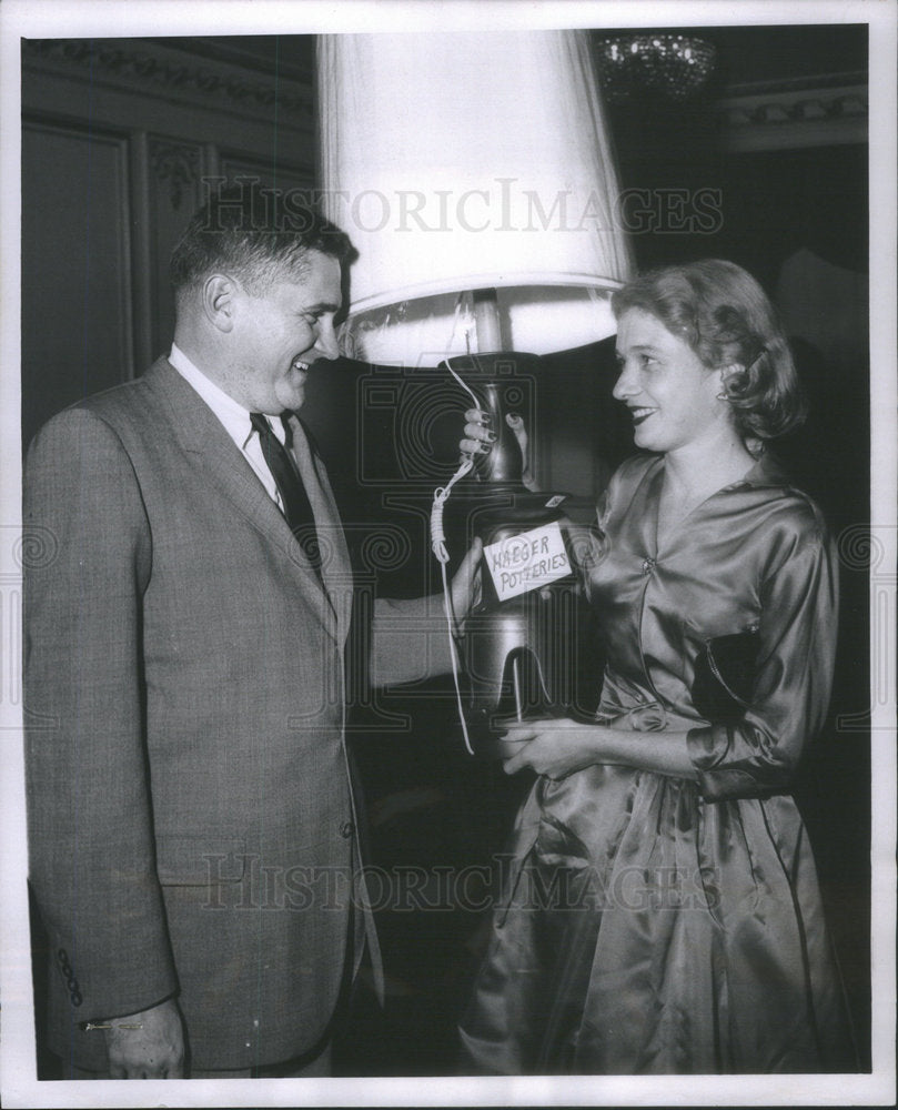 1958 Press Photo Robert T Mortimer - Historic Images