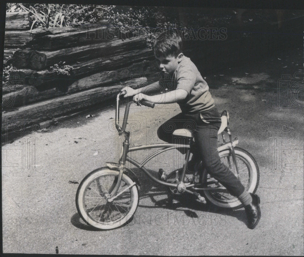1968 Press Photo Kidnapped boy Hillard Marks returns home - Historic Images