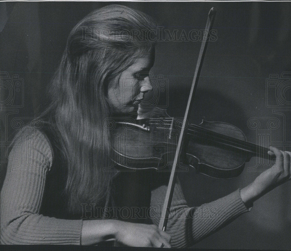 1973 Elizabeth Matesky Violinist - Historic Images