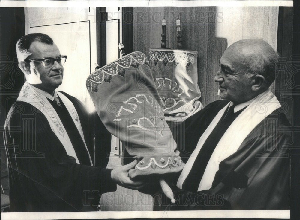 1967 Press Photo Rabbi Simeon J Maslin KAM Temple - Historic Images