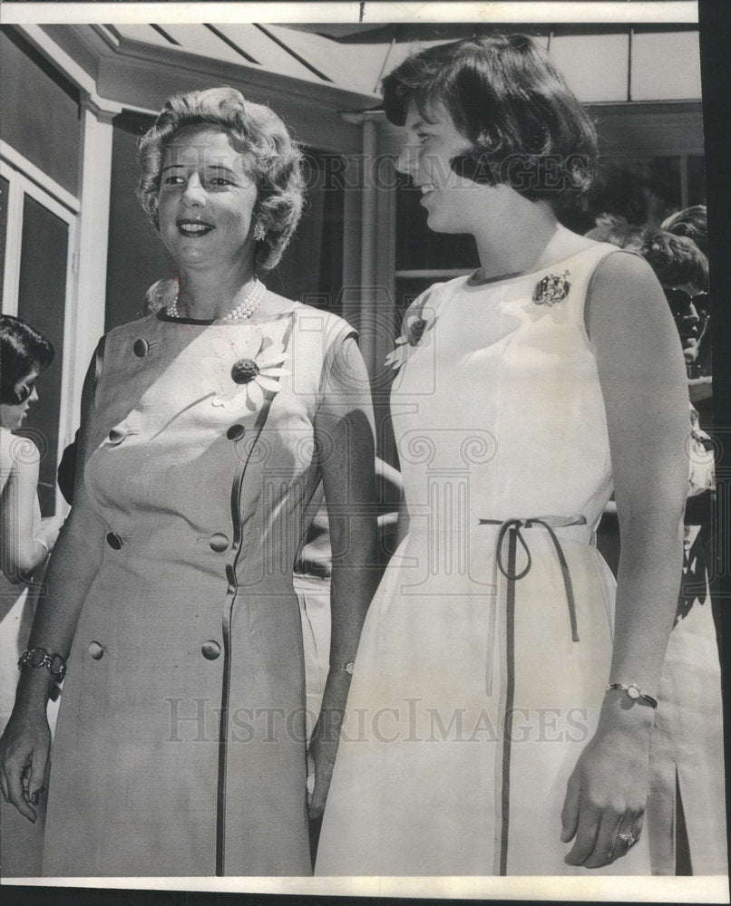 1964 Press Photo William S North American Luncheon Hostess Chicago Illinois - Historic Images