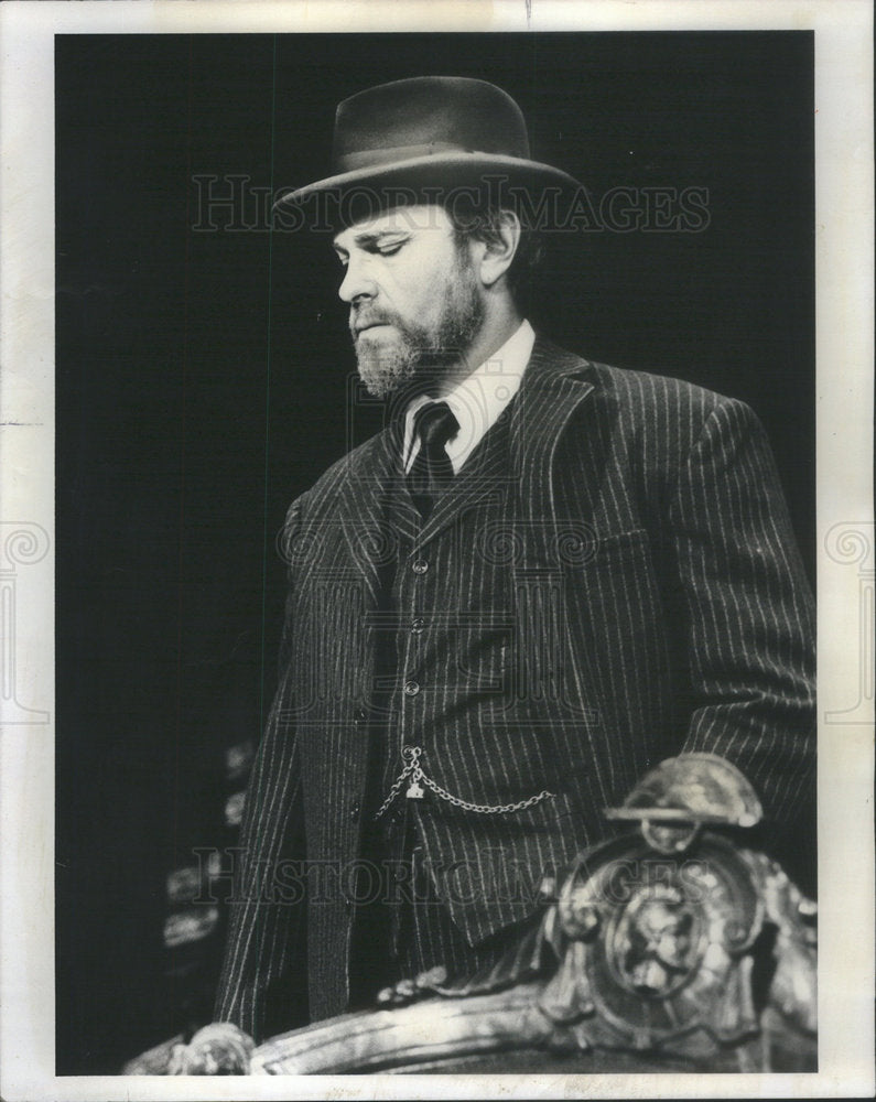 1974 Actor Rip Tom Wearing Old Black Suit Laundered - Historic Images