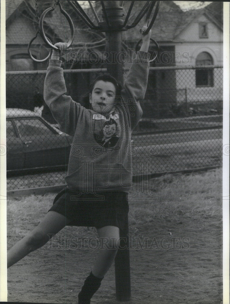 1988 Press Photo Monica Tovar Disfiguring Facial Swings Playground Midst Surgery - Historic Images