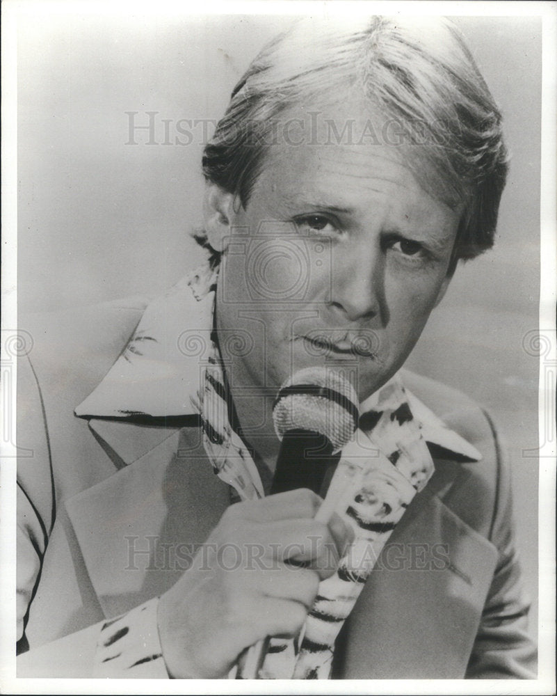 1977 Press Photo Actor Martin Mull Norman Lear&#39;s Outrageous Talk Show Spoof - Historic Images