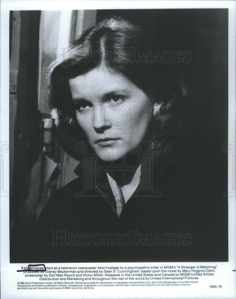 1982 Press Photo Katherine Kiernan Maria Kate Mulgrew In Stranger Is Watching - Historic Images