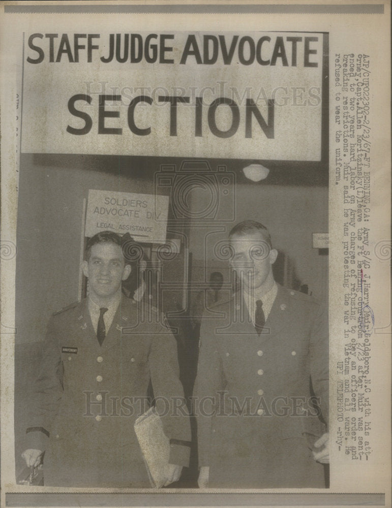 1967 Press Photo Army Harry Goldsbore Attorney Allen Kortizinsky Benning - Historic Images