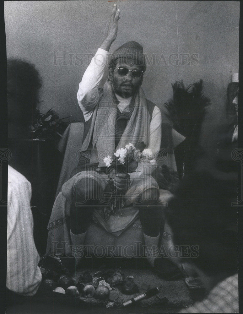 1974 Press Photo: Peace spare bliss cheap buddy awareness contentment - Historic Images