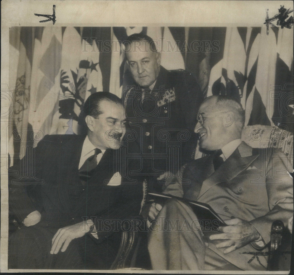 1949 Press Photo President Truman With Cuban Ambassador Oscar Gans - Historic Images