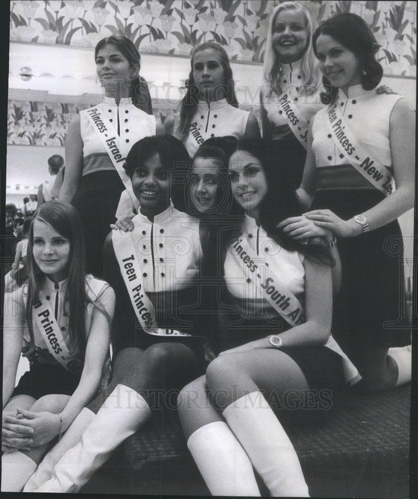 1969 Press Photo eight beautiful contestants International Teen Princess Pageant - Historic Images