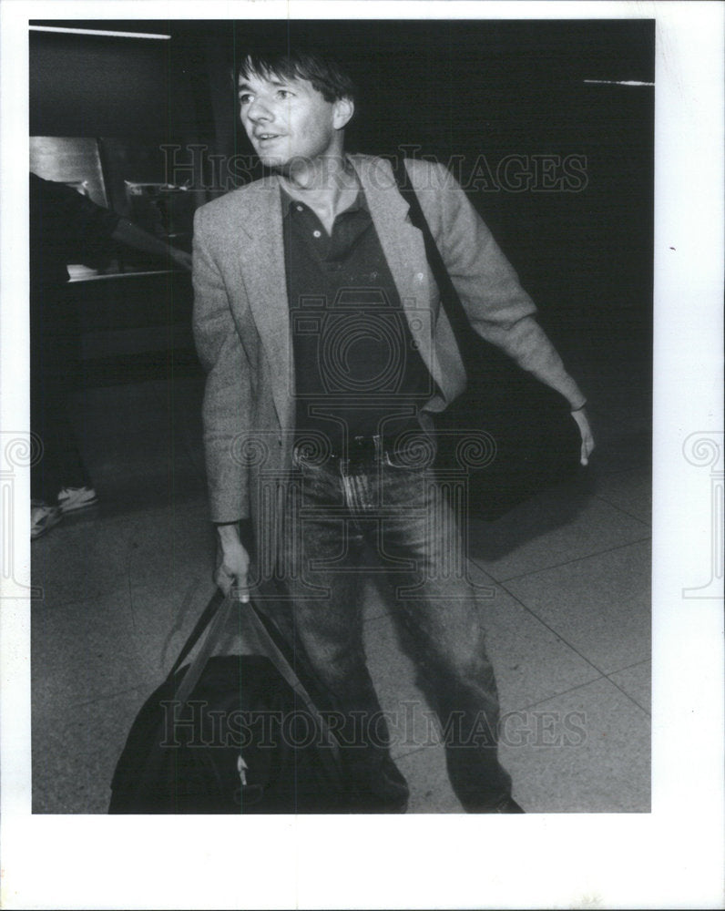 1991 Prof Fred Turek of Northwestern University in O'Hare - Historic Images