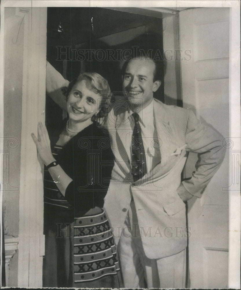 1954 Press Photo Margaret Truman And Beau In Philly For Her Play Autumn Crocus - Historic Images