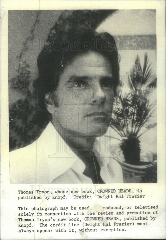 1976 Press Photo Thomas Tryon New Book Crowned Heads Knopf Credit Dwight - Historic Images