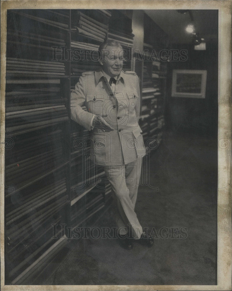 1974 Press Photo Actor Forrest Tucker Western Suit Mashbitz Fashion - Historic Images