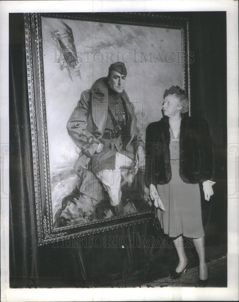 1942 Press Photo Mrs Rickenbacker Husband Oil Painting Howard Chandler Christy - Historic Images