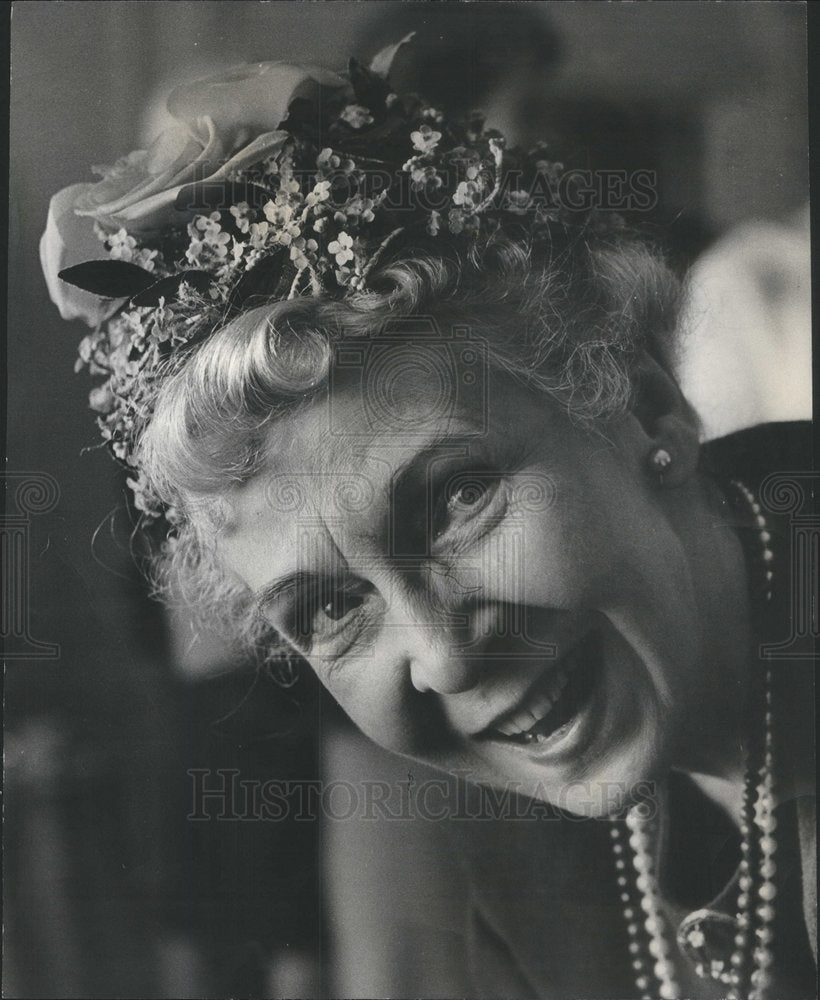 1966 Press Photo Mrs Herbert H Riddle Models Flowery Pillbox Hat - Historic Images