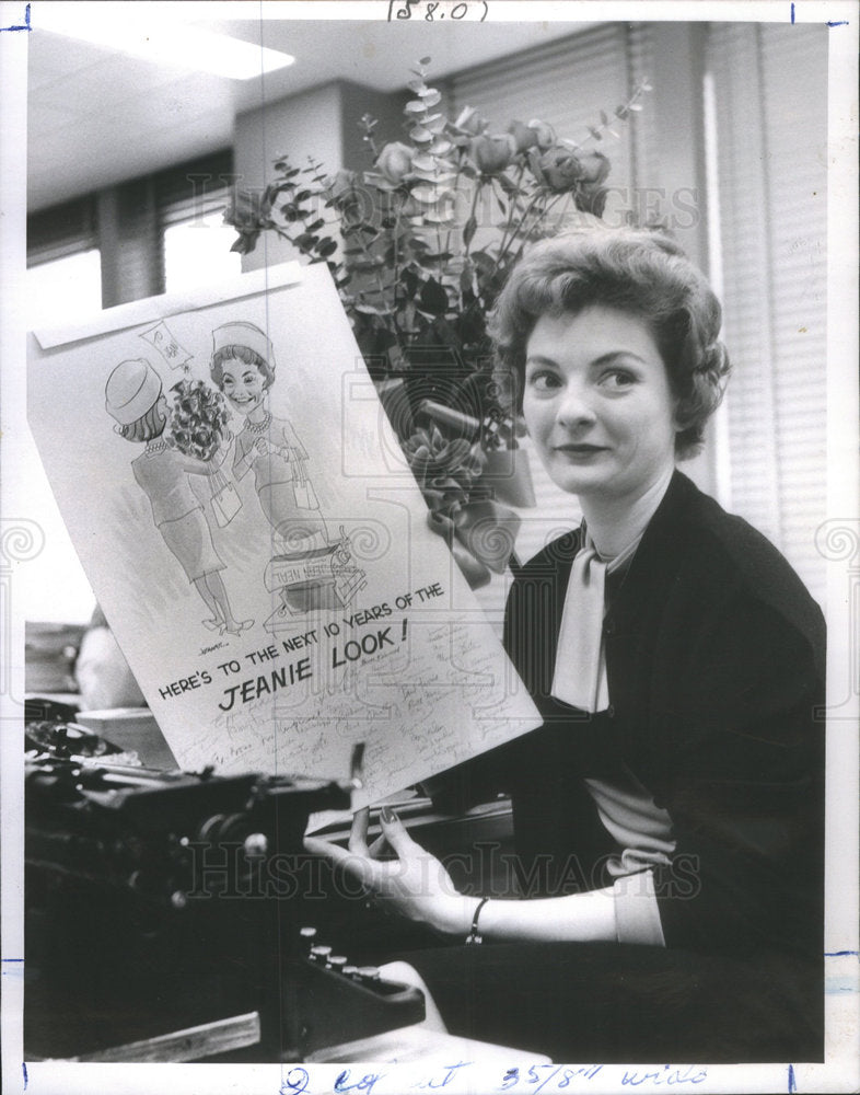 Press Photo Sun-Time Fashion Editor Receiving Flowers Card Anniversary - Historic Images