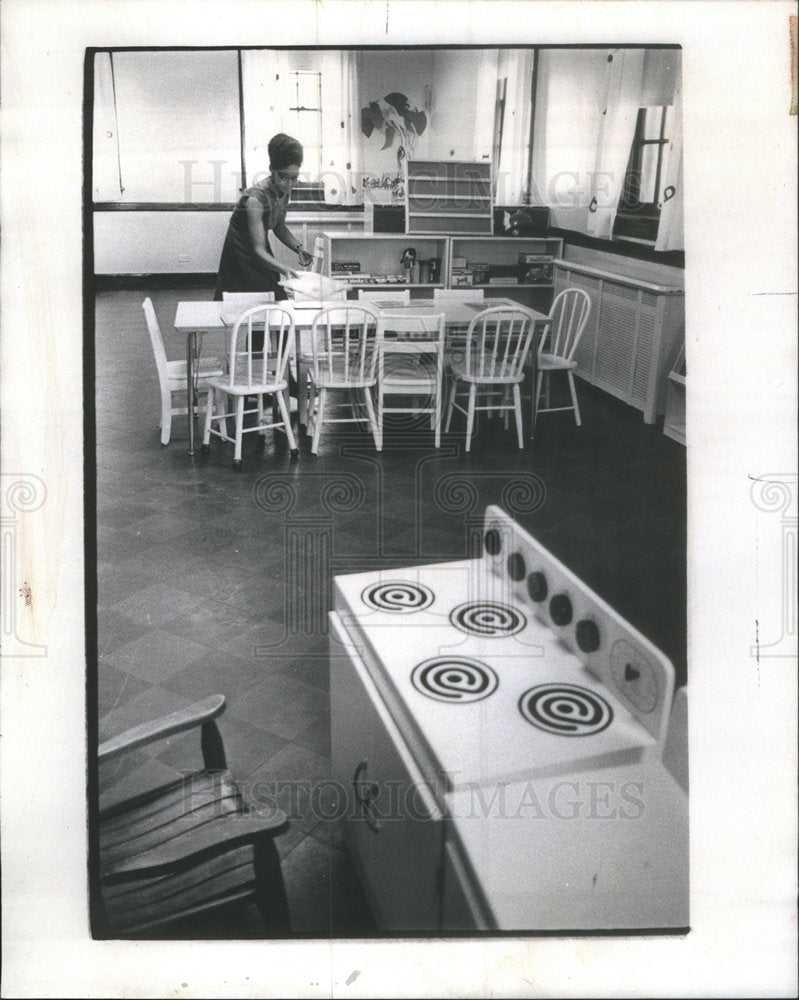 1971 Press Photo Miracle Perseverance Presentation Parish Ghetto Neighborhood - Historic Images