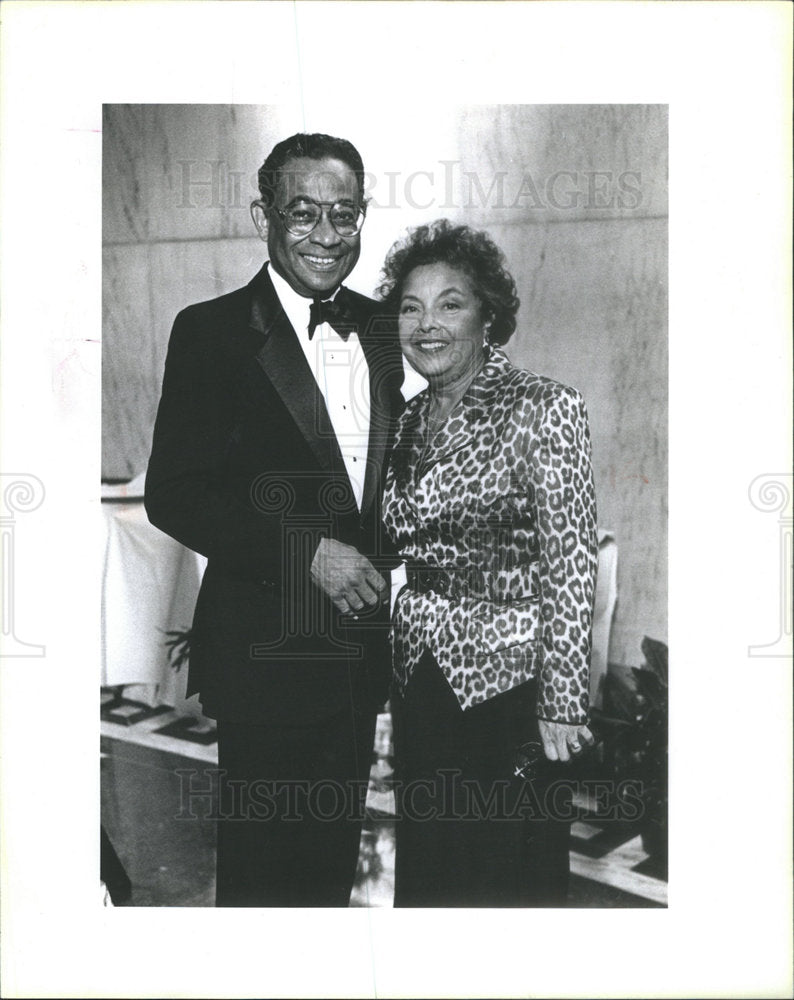 1993 Press Photo Earl and Isobel Neal at Museum of Science and Industry in Chicago - Historic Images
