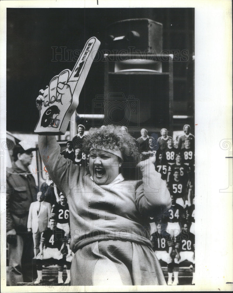 1986 Press Photo Linda Waner Chicago Daily Center Plaza Dancer - Historic Images