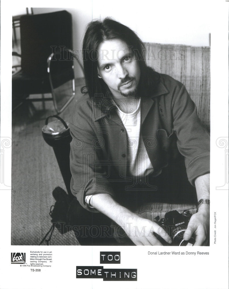 1995 Press Photo Donal Lardner Ward As Donny Reeves In "Too Something" - Historic Images