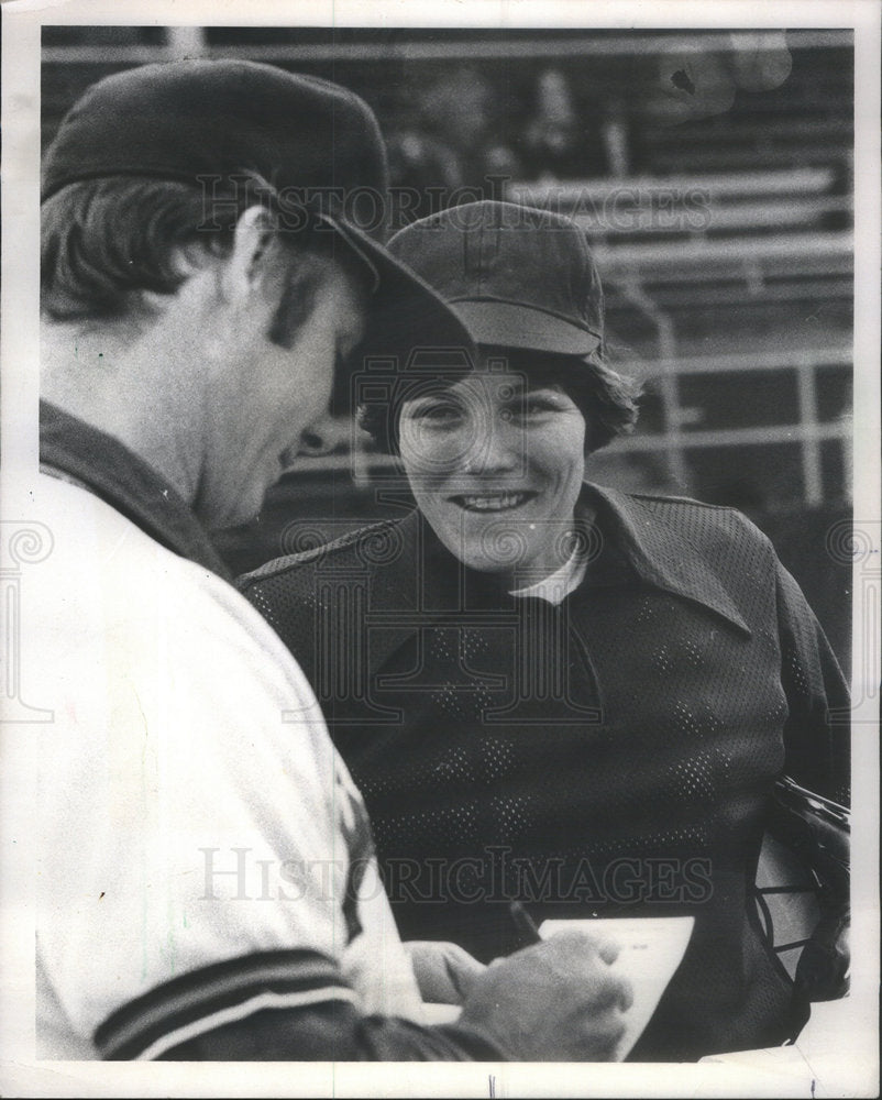 1977 Press Photo Christine Wren Always in Control a Recent Midwest League Game - Historic Images