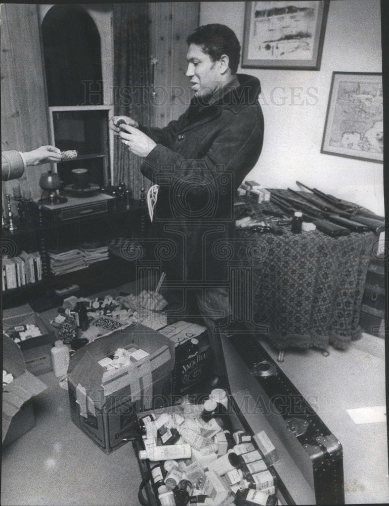 1974 Press Photo Mitchell Ware with Seized Drugs and Guns - Historic Images
