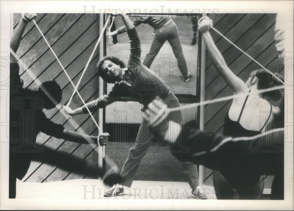 Press Photo Fitness Nutrition Expert Richard Simmons Leading Fitness Class - Historic Images