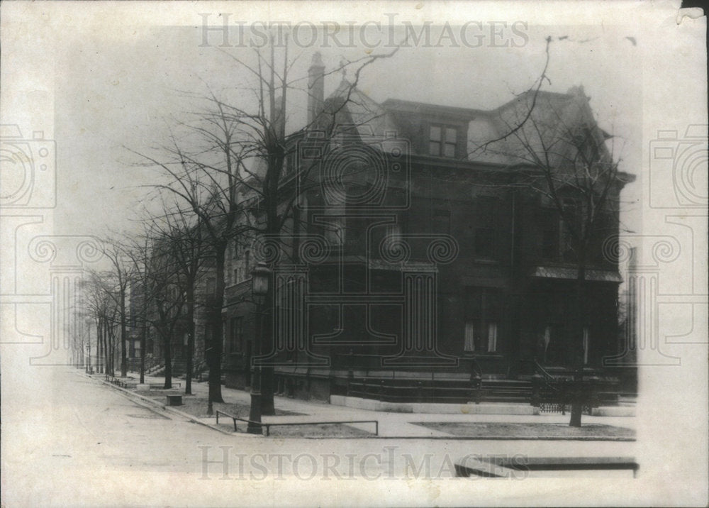 1977 Press Photo The 1550N State building. - Historic Images