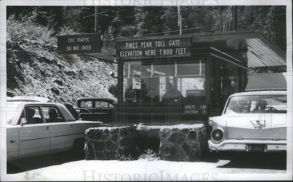 1965 Tourists Daily Pass Through Pikes Peak Toll Booth In Colorado - Historic Images